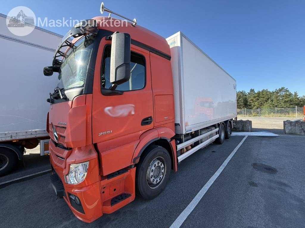 Mercedes-Benz Actros 2551 - Kravas automašīna refrižerators: foto 1 Mercedes-Benz Actros 2551 - Kravas automašīna refrižerators: foto 1