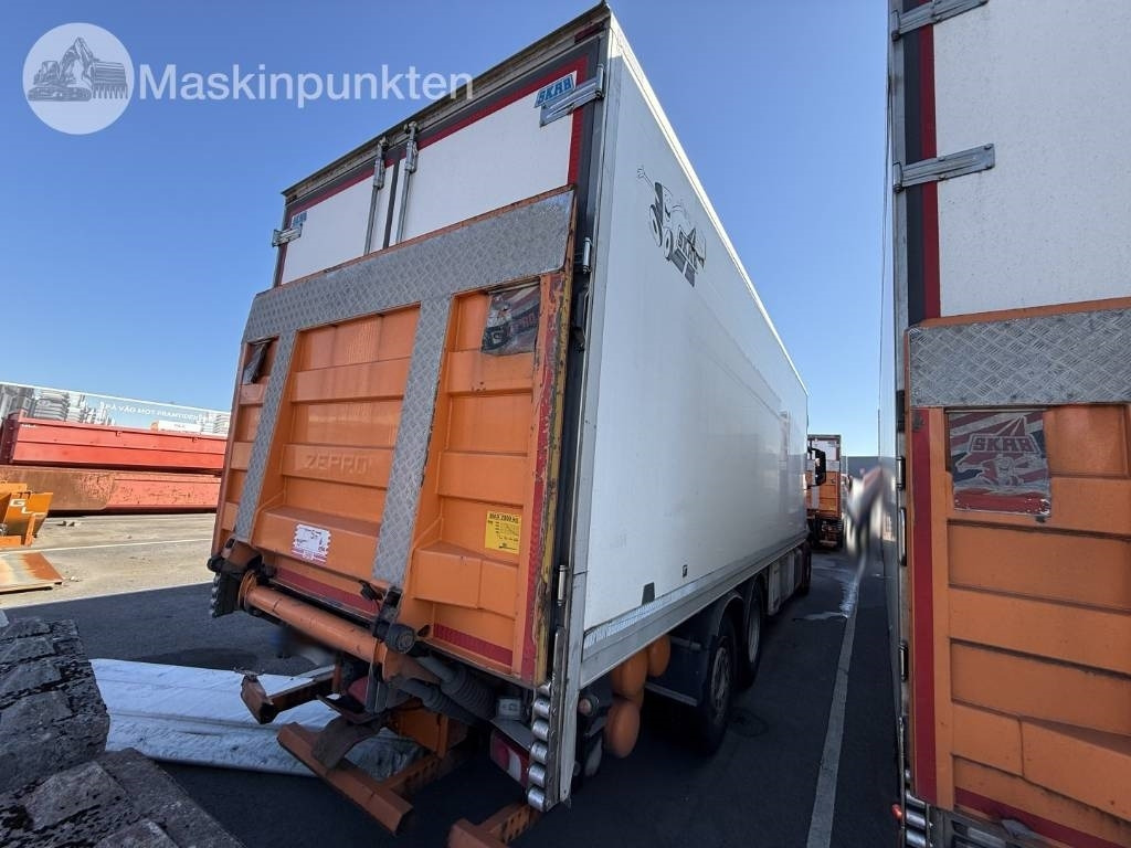 Mercedes-Benz Actros 2551 - Kravas automašīna refrižerators: foto 4 Mercedes-Benz Actros 2551 - Kravas automašīna refrižerators: foto 4