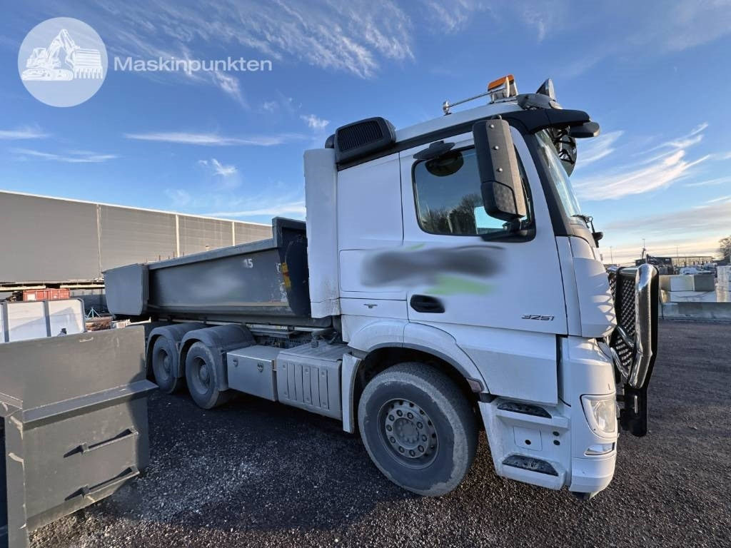 Mercedes-Benz Arocs 3251 - Pacēlājs ar āķi: foto 2 Mercedes-Benz Arocs 3251 - Pacēlājs ar āķi: foto 2