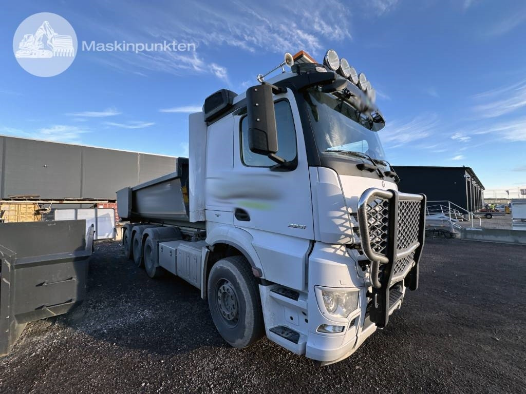 Mercedes-Benz Arocs 3251 - Pacēlājs ar āķi: foto 3 Mercedes-Benz Arocs 3251 - Pacēlājs ar āķi: foto 3