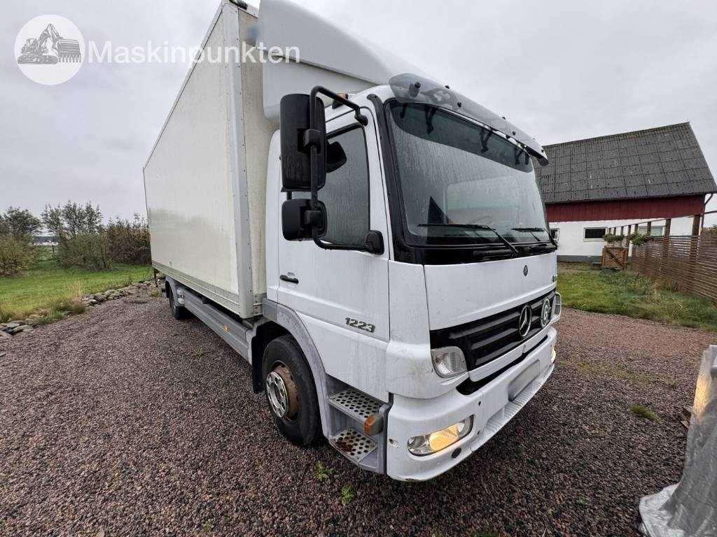 Mercedes-Benz Atego 1223 - Kravas automašīna ar slēgto virsbūvi: foto 4 Mercedes-Benz Atego 1223 - Kravas automašīna ar slēgto virsbūvi: foto 4