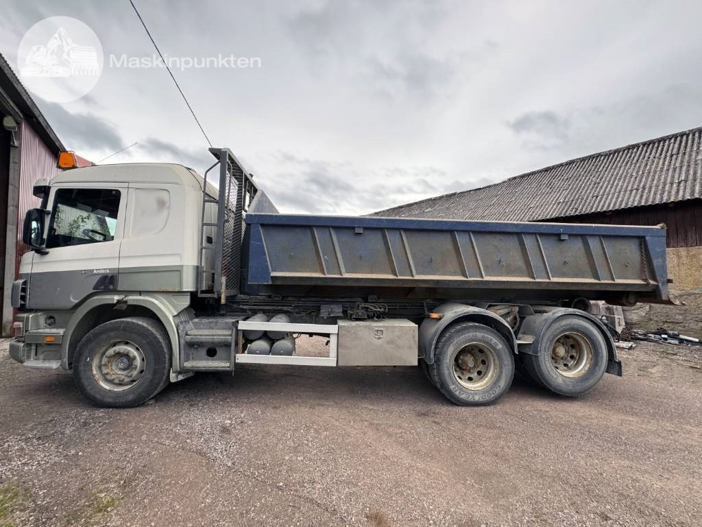 Scania P 124-360 - Pacēlājs ar āķi: foto 2 Scania P 124-360 - Pacēlājs ar āķi: foto 2