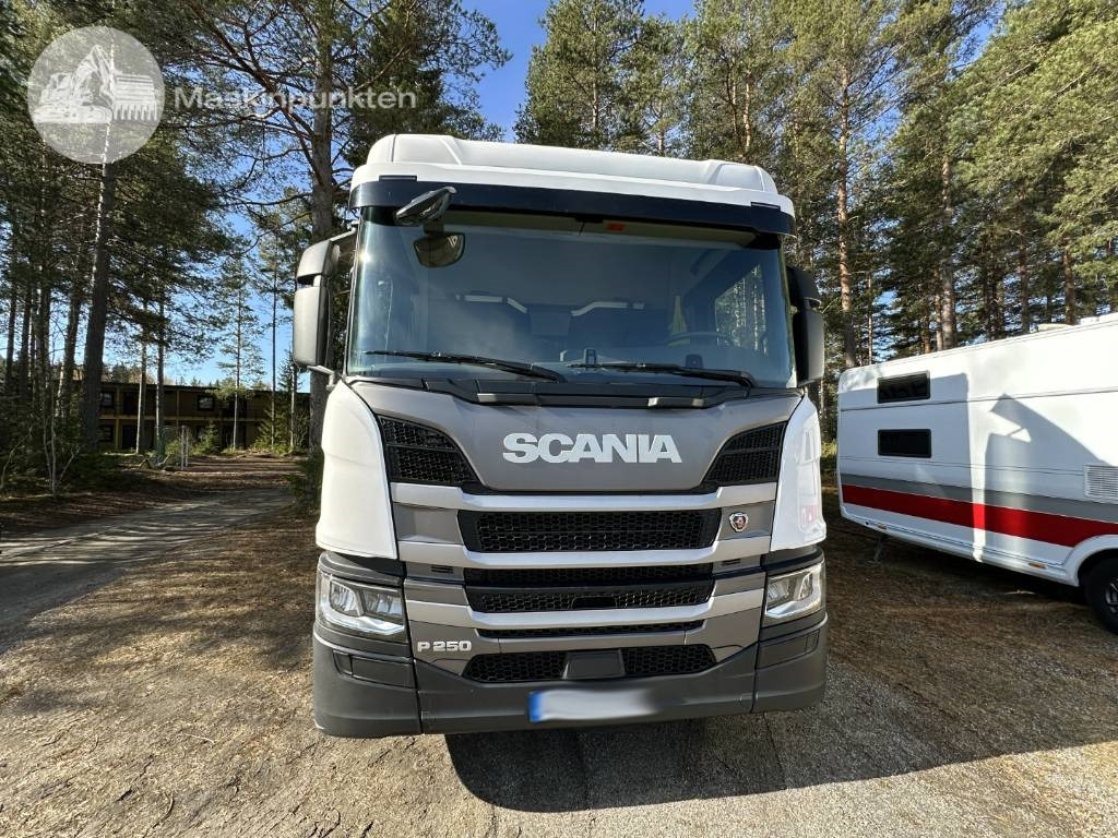 Scania P 250 - Kravas automašīna ar slēgto virsbūvi: foto 2 Scania P 250 - Kravas automašīna ar slēgto virsbūvi: foto 2