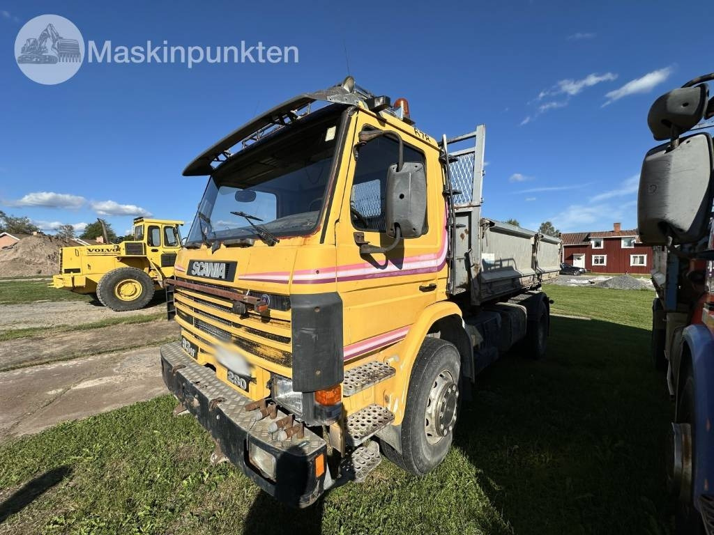 Scania P 93 HL - Kravas automašīna pašizgāzējs: foto 1 Scania P 93 HL - Kravas automašīna pašizgāzējs: foto 1
