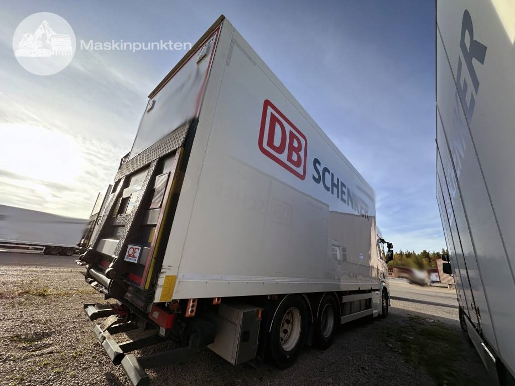 Scania R 580 - Kravas automašīna ar slēgto virsbūvi: foto 5 Scania R 580 - Kravas automašīna ar slēgto virsbūvi: foto 5