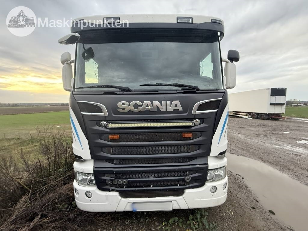 Scania R 580 - Kravas automašīna ar slēgto virsbūvi: foto 2 Scania R 580 - Kravas automašīna ar slēgto virsbūvi: foto 2