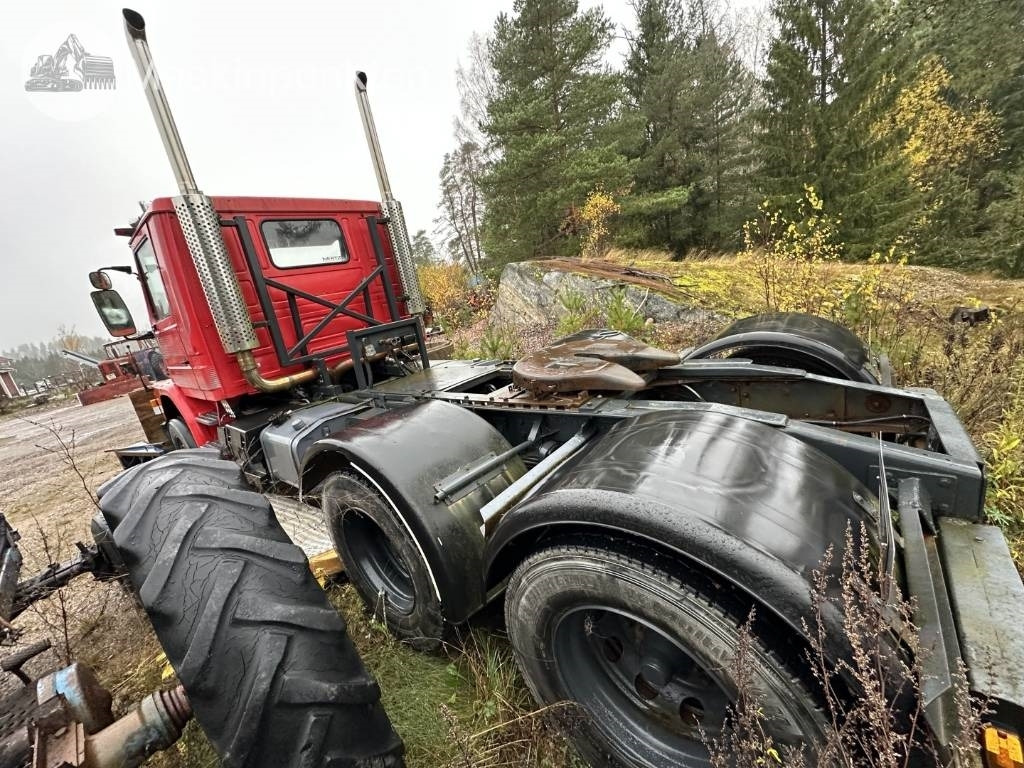 Scania T 143 H - Vilcējs: foto 4 Scania T 143 H - Vilcējs: foto 4