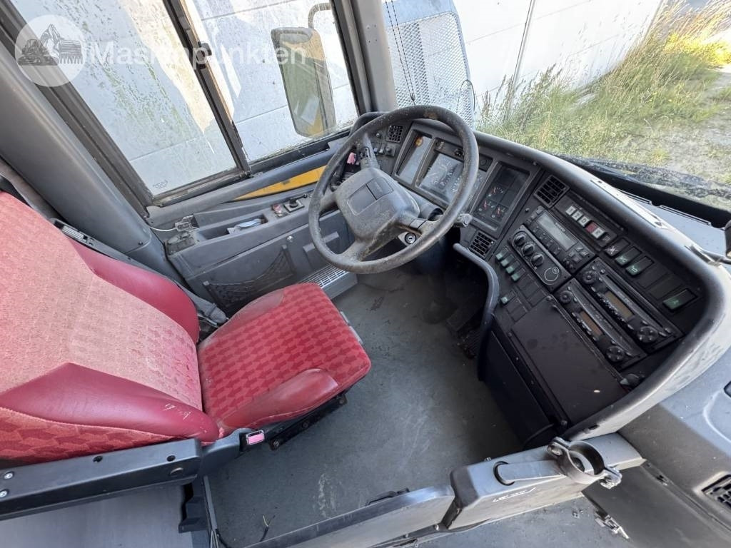 Piepilsētas autobuss Volvo B 12 M: foto 11