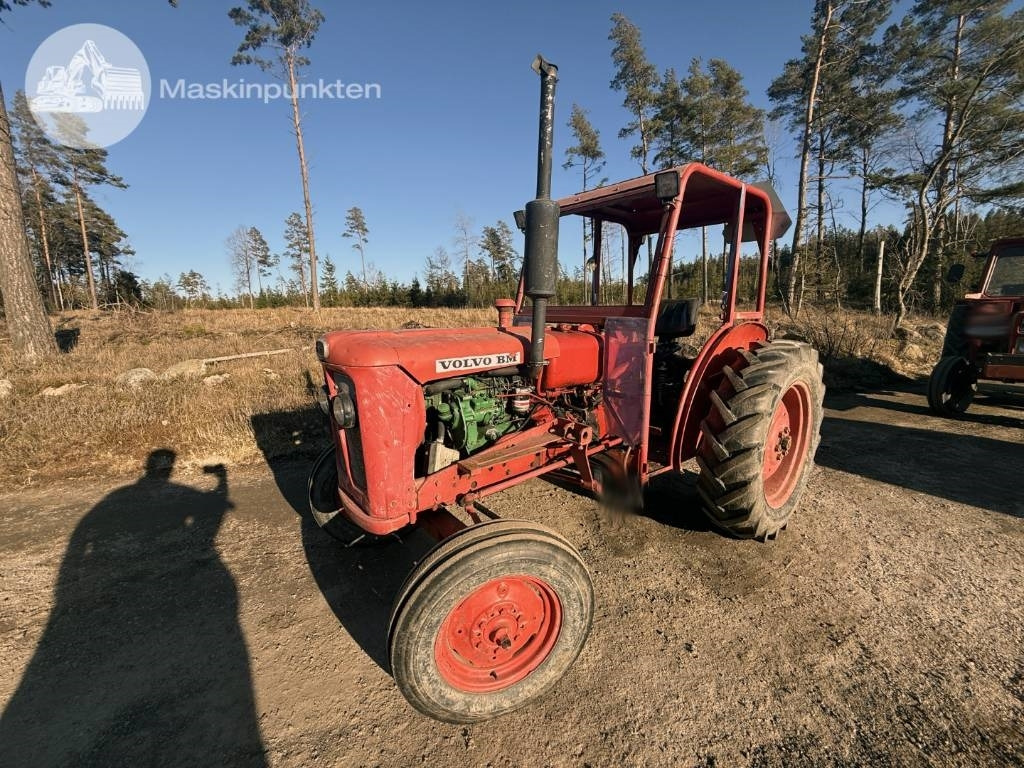 Volvo BM 320 - Traktors: foto 1 Volvo BM 320 - Traktors: foto 1