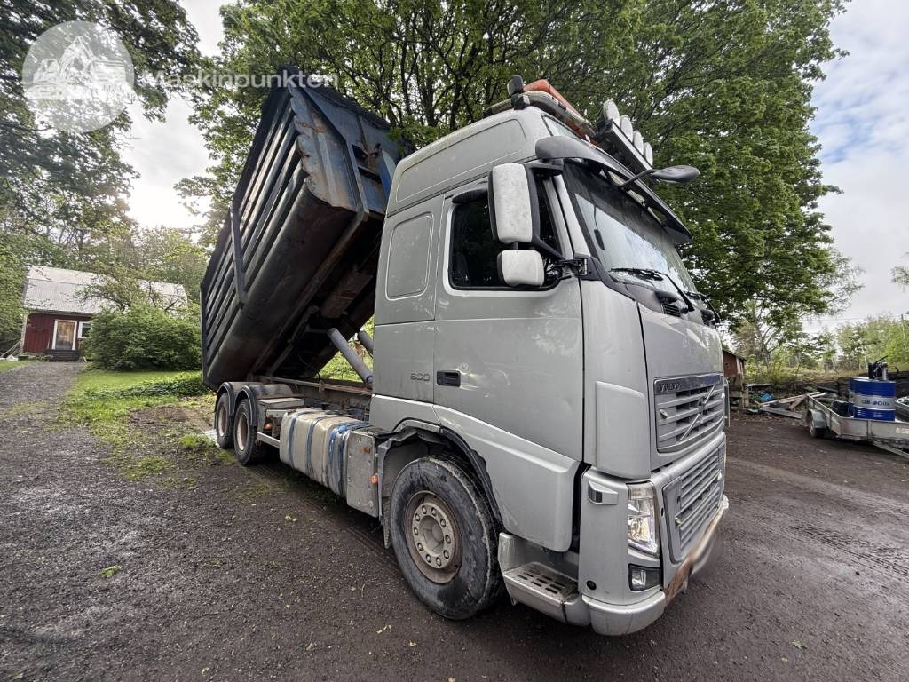 Volvo FH 16 660 - Pacēlājs ar āķi: foto 1 Volvo FH 16 660 - Pacēlājs ar āķi: foto 1