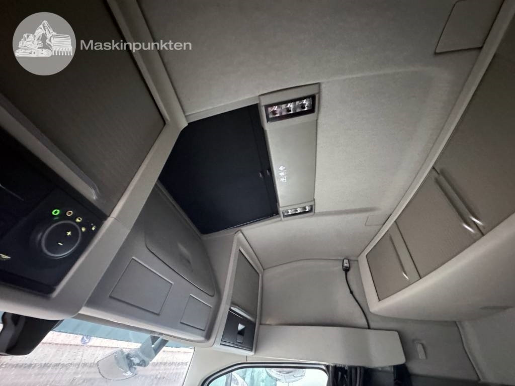 Kravas automašīna ar slēgto virsbūvi Volvo FH 500: foto 43