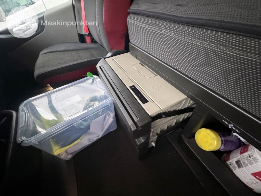 Kravas automašīna ar slēgto virsbūvi Volvo FH 500: foto 46