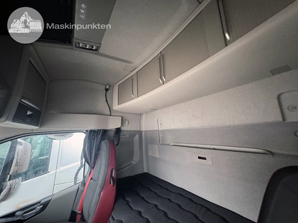 Kravas automašīna ar slēgto virsbūvi Volvo FH 500: foto 44
