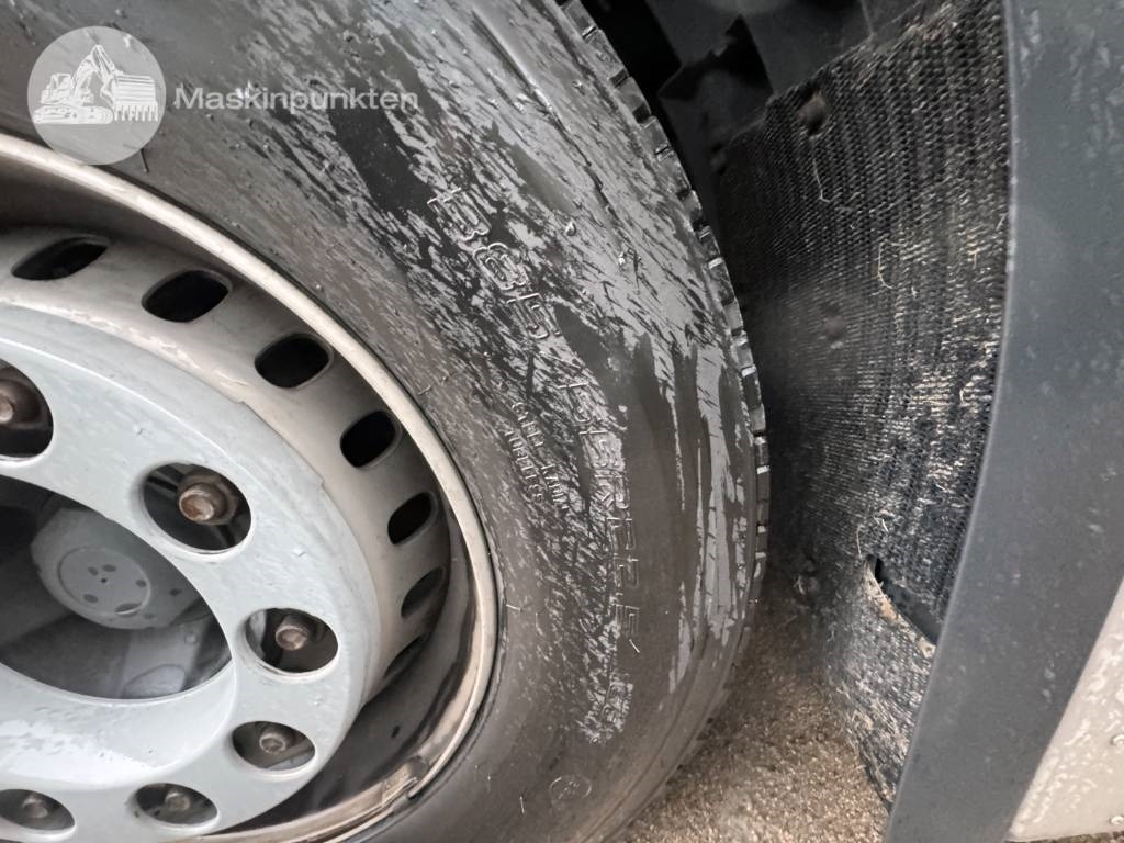 Kravas automašīna ar slēgto virsbūvi Volvo FH 500: foto 8