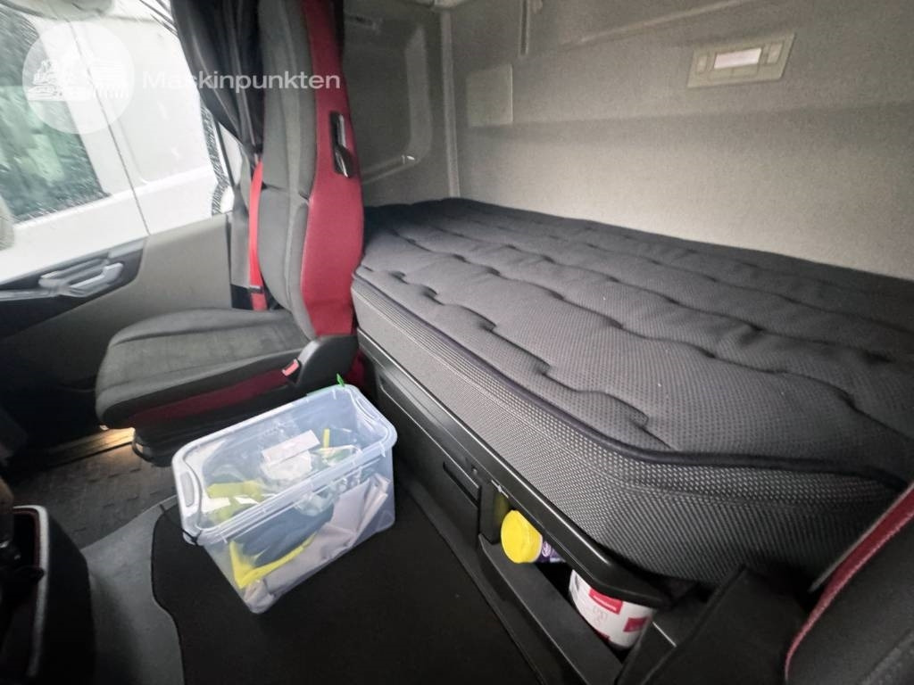 Kravas automašīna ar slēgto virsbūvi Volvo FH 500: foto 45