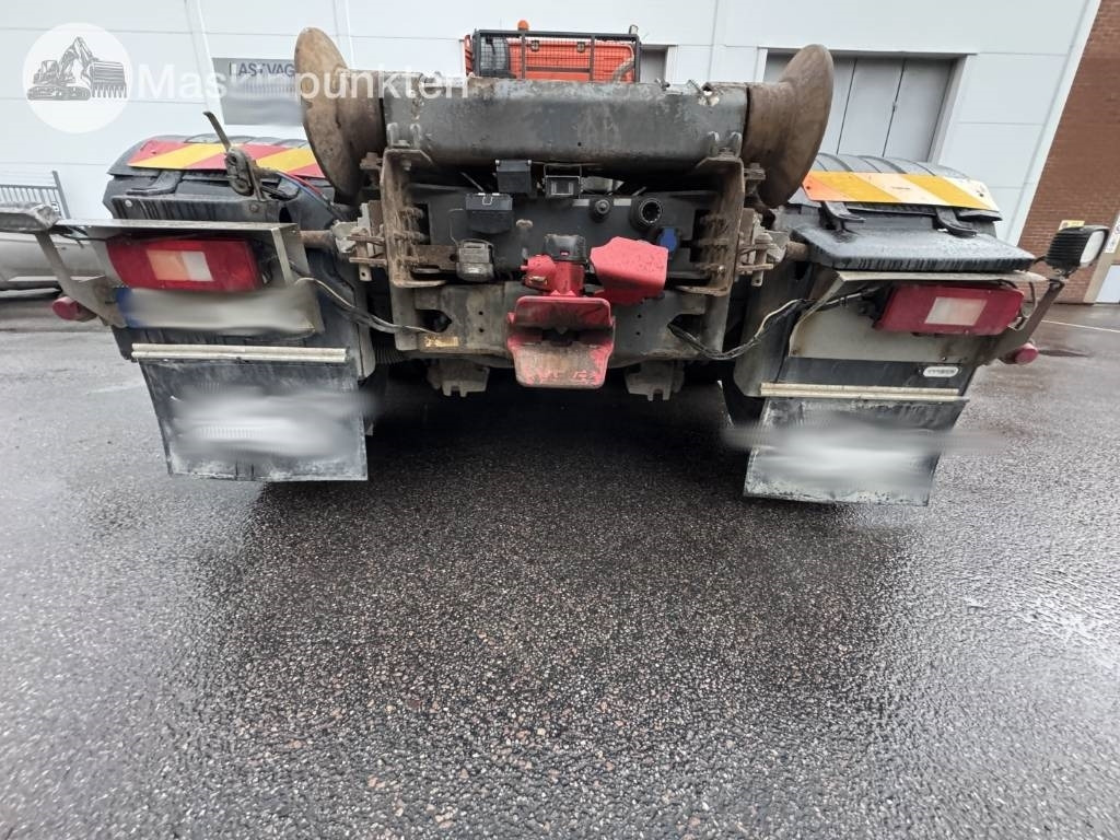 Volvo FH 8*4 Tridem lastväxlare - Pacēlājs ar āķi: foto 3 Volvo FH 8*4 Tridem lastväxlare - Pacēlājs ar āķi: foto 3