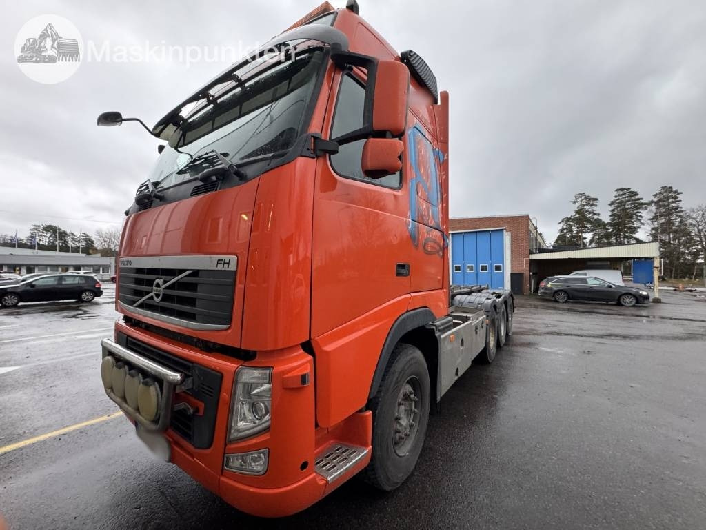 Volvo FH 8*4 Tridem lastväxlare - Pacēlājs ar āķi: foto 1 Volvo FH 8*4 Tridem lastväxlare - Pacēlājs ar āķi: foto 1