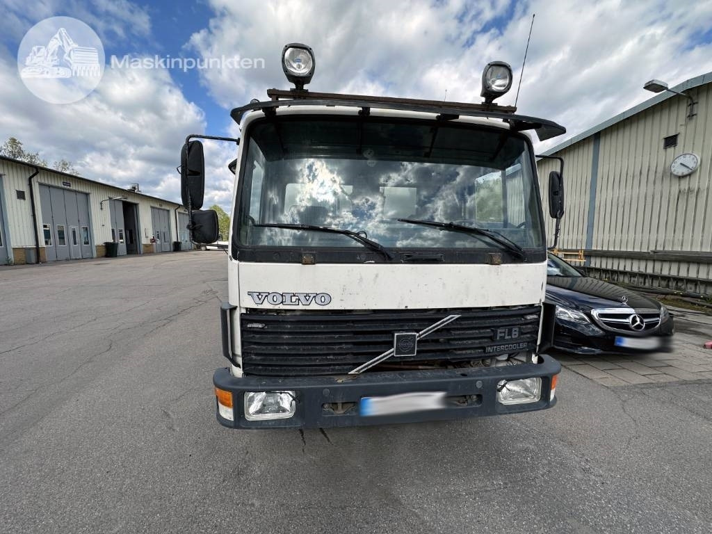 Volvo FL 610 Verkstadsinredd - Kravas automašīna ar slēgto virsbūvi: foto 2 Volvo FL 610 Verkstadsinredd - Kravas automašīna ar slēgto virsbūvi: foto 2