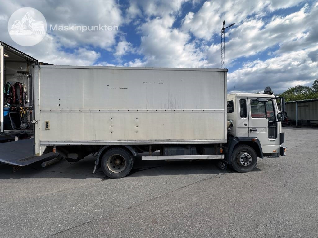 Volvo FL 610 Verkstadsinredd - Kravas automašīna ar slēgto virsbūvi: foto 4 Volvo FL 610 Verkstadsinredd - Kravas automašīna ar slēgto virsbūvi: foto 4