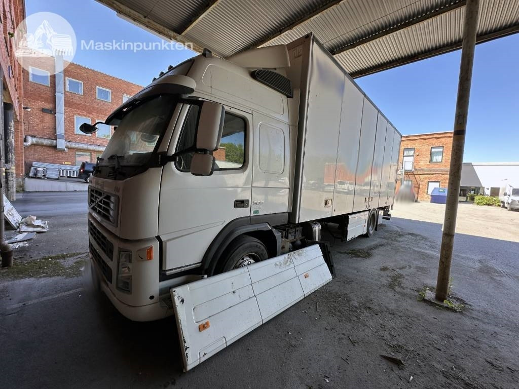 Volvo FM 300 - Kravas automašīna ar slēgto virsbūvi: foto 1 Volvo FM 300 - Kravas automašīna ar slēgto virsbūvi: foto 1
