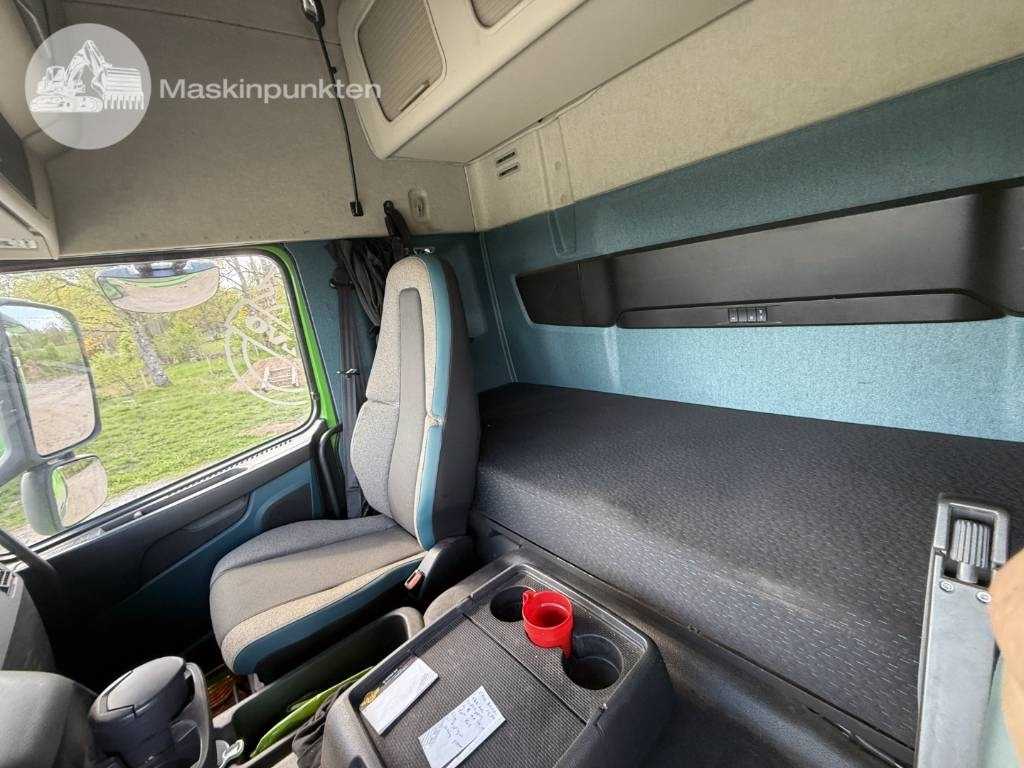 Kravas auto ar manipulatoru Volvo FM 460: foto 22