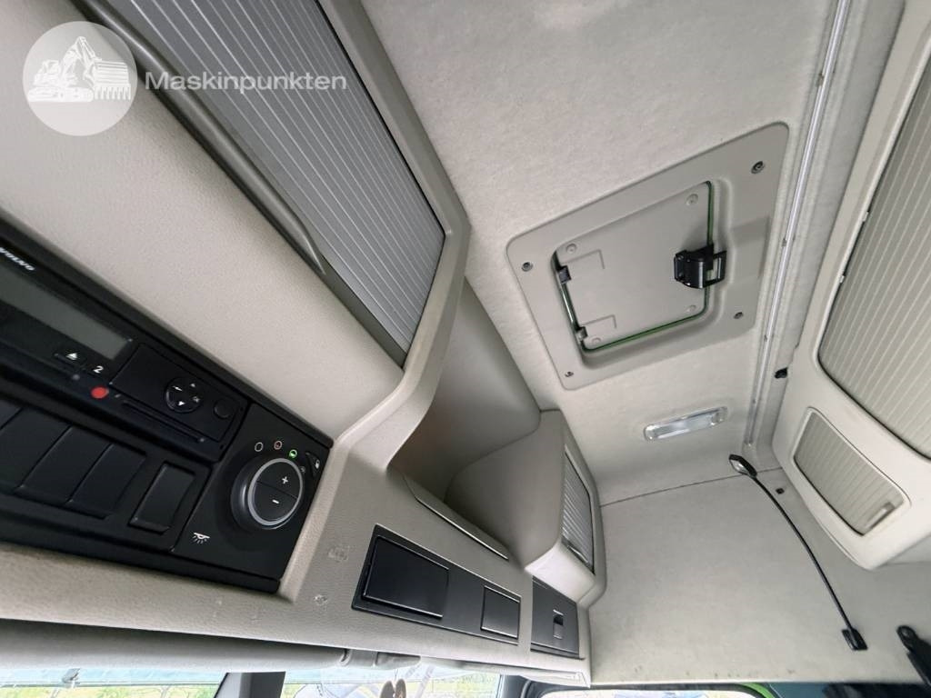 Kravas auto ar manipulatoru Volvo FM 460: foto 21