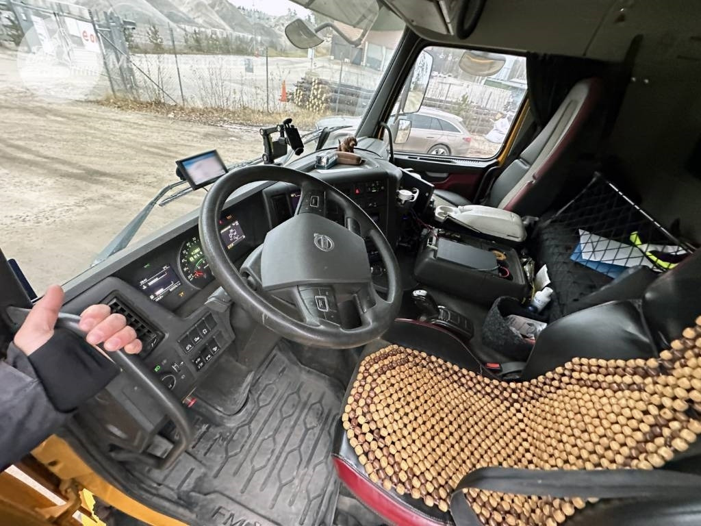 Kravas automašīna pašizgāzējs Volvo FMX 380: foto 18 Kravas automašīna pašizgāzējs Volvo FMX 380: foto 18