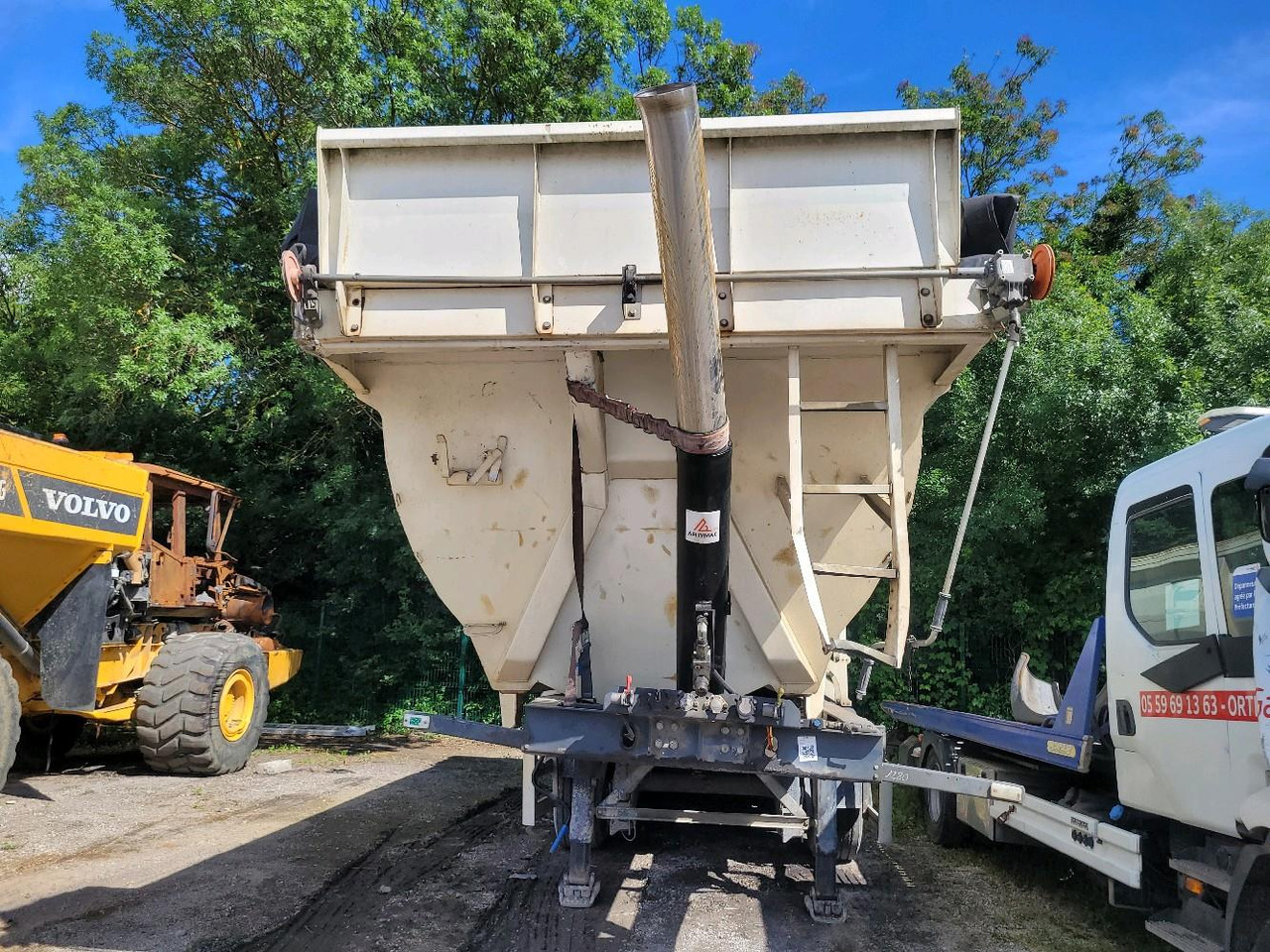 LOUAULT BENNE TP SR39 - Puspiekabe pašizgāzējs: foto 2 LOUAULT BENNE TP SR39 - Puspiekabe pašizgāzējs: foto 2