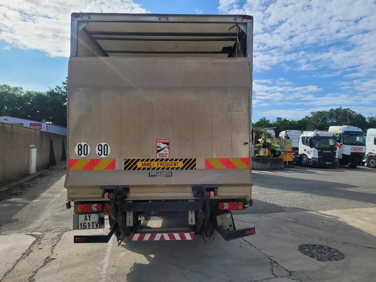 RENAULT MIDLUM 180 DXL - Kravas automašīna ar slēgto virsbūvi: foto 5 RENAULT MIDLUM 180 DXL - Kravas automašīna ar slēgto virsbūvi: foto 5