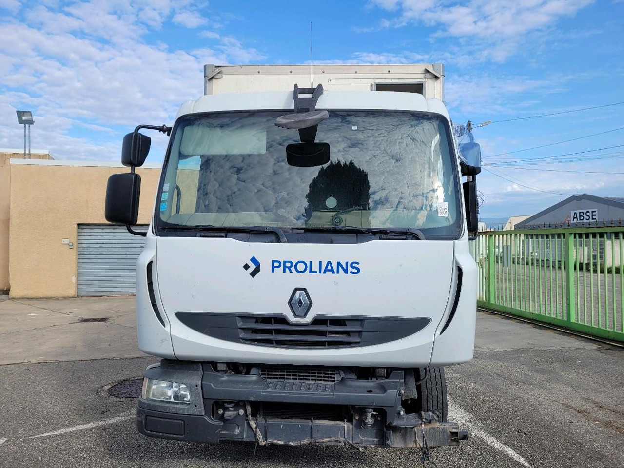 RENAULT MIDLUM 180 DXL - Kravas automašīna ar slēgto virsbūvi: foto 2 RENAULT MIDLUM 180 DXL - Kravas automašīna ar slēgto virsbūvi: foto 2