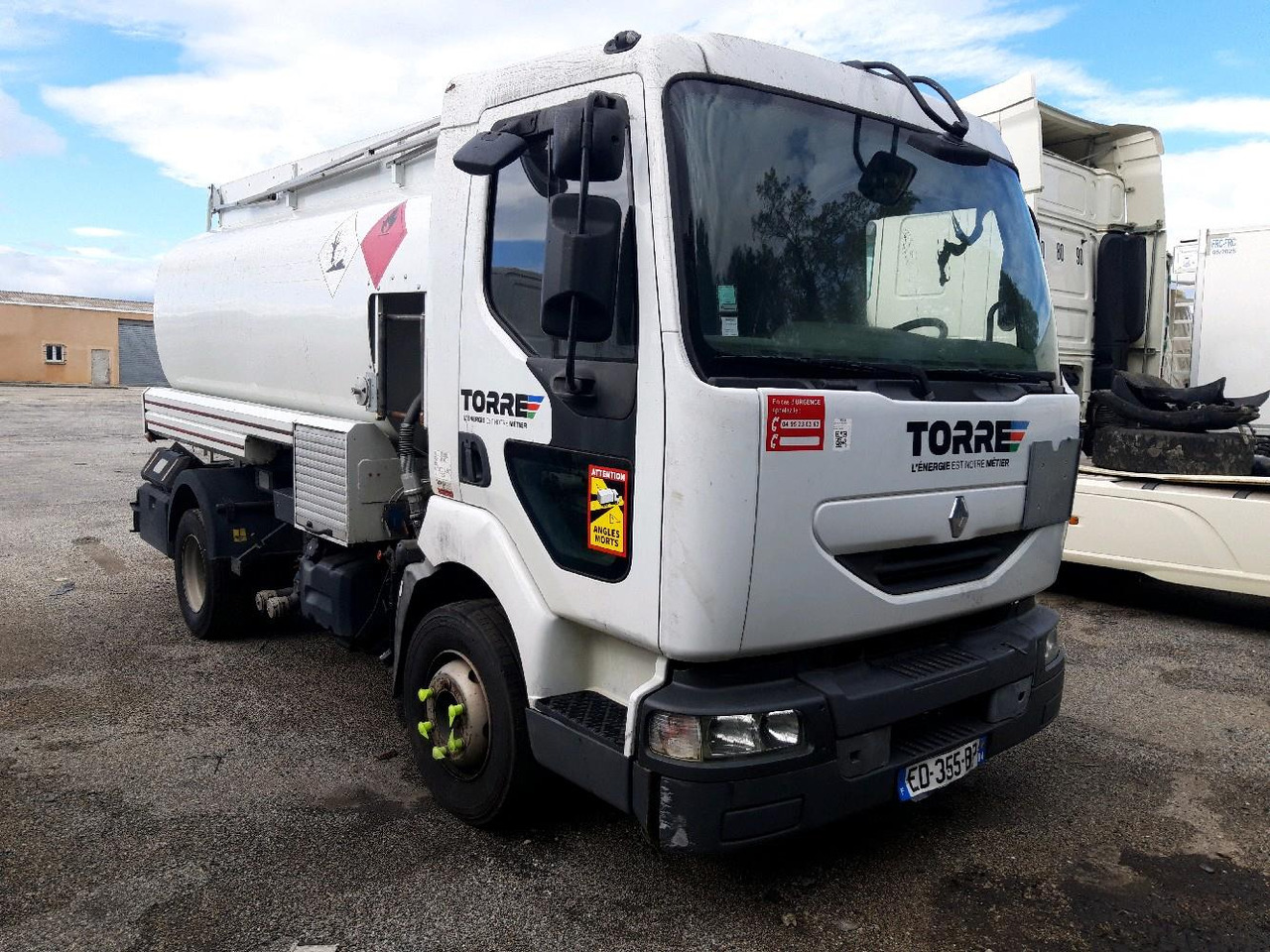 RENAULT MIDLUM CITERNE 7500 - Autocisterna: foto 1 RENAULT MIDLUM CITERNE 7500 - Autocisterna: foto 1