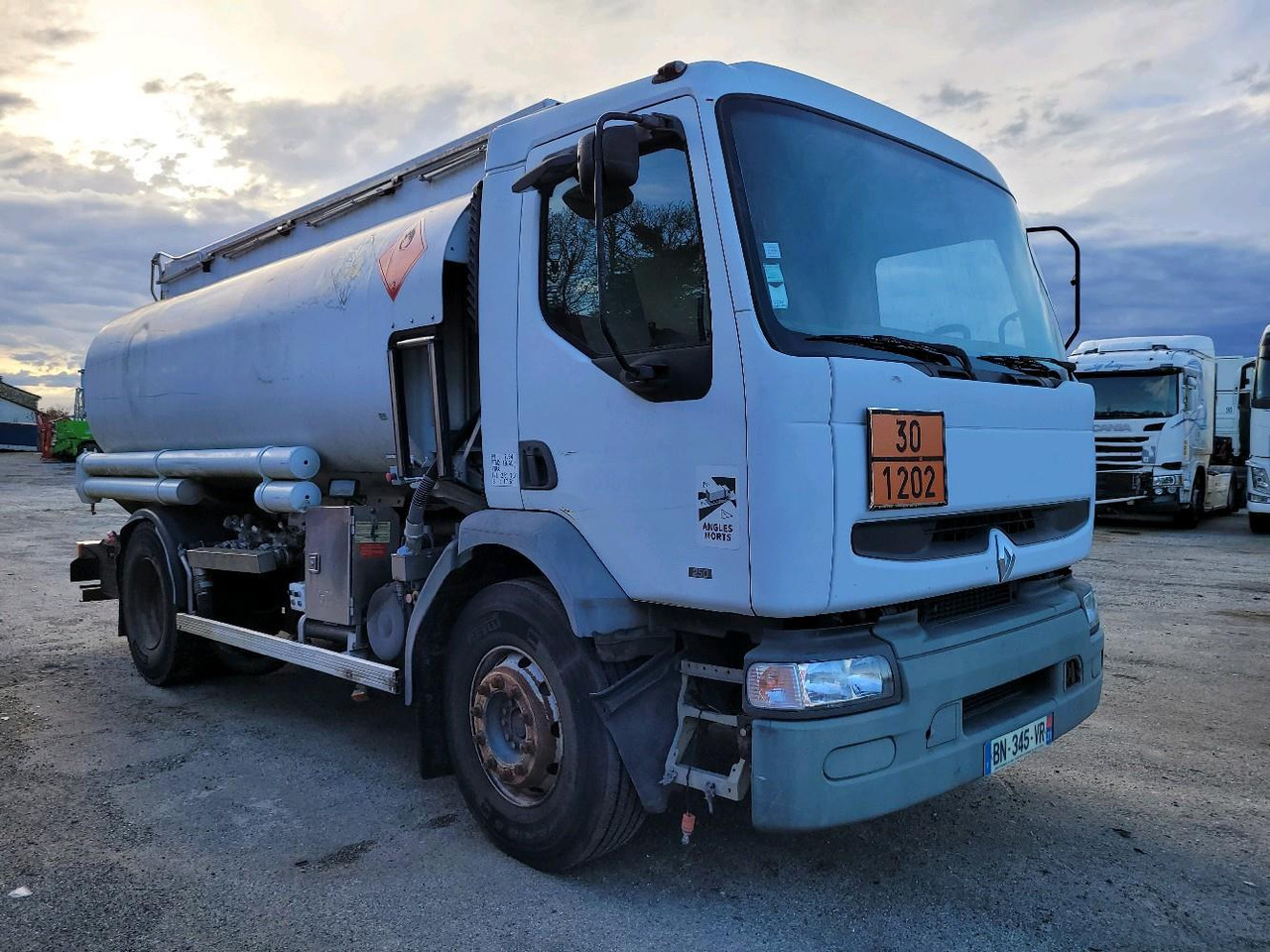 RENAULT PREMIUM 210.19 CITERNE - Autocisterna: foto 1 RENAULT PREMIUM 210.19 CITERNE - Autocisterna: foto 1