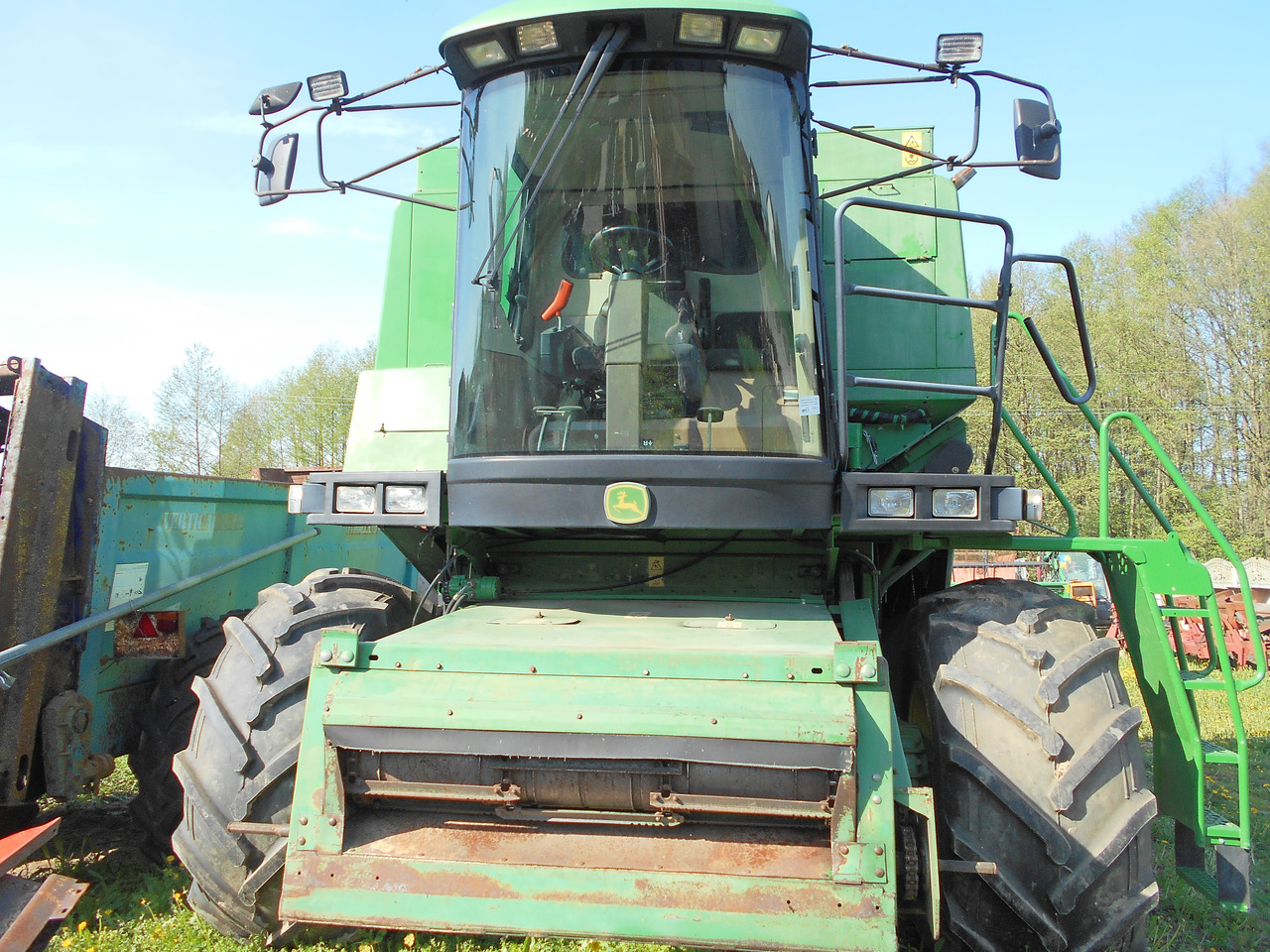 John Deere 1550 - Labības kombains: foto 1 John Deere 1550 - Labības kombains: foto 1