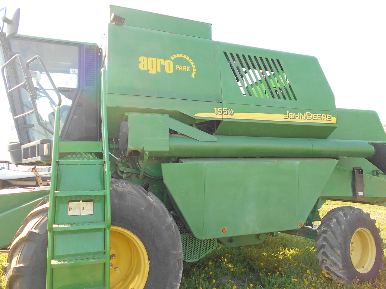 John Deere 1550 - Labības kombains: foto 2 John Deere 1550 - Labības kombains: foto 2