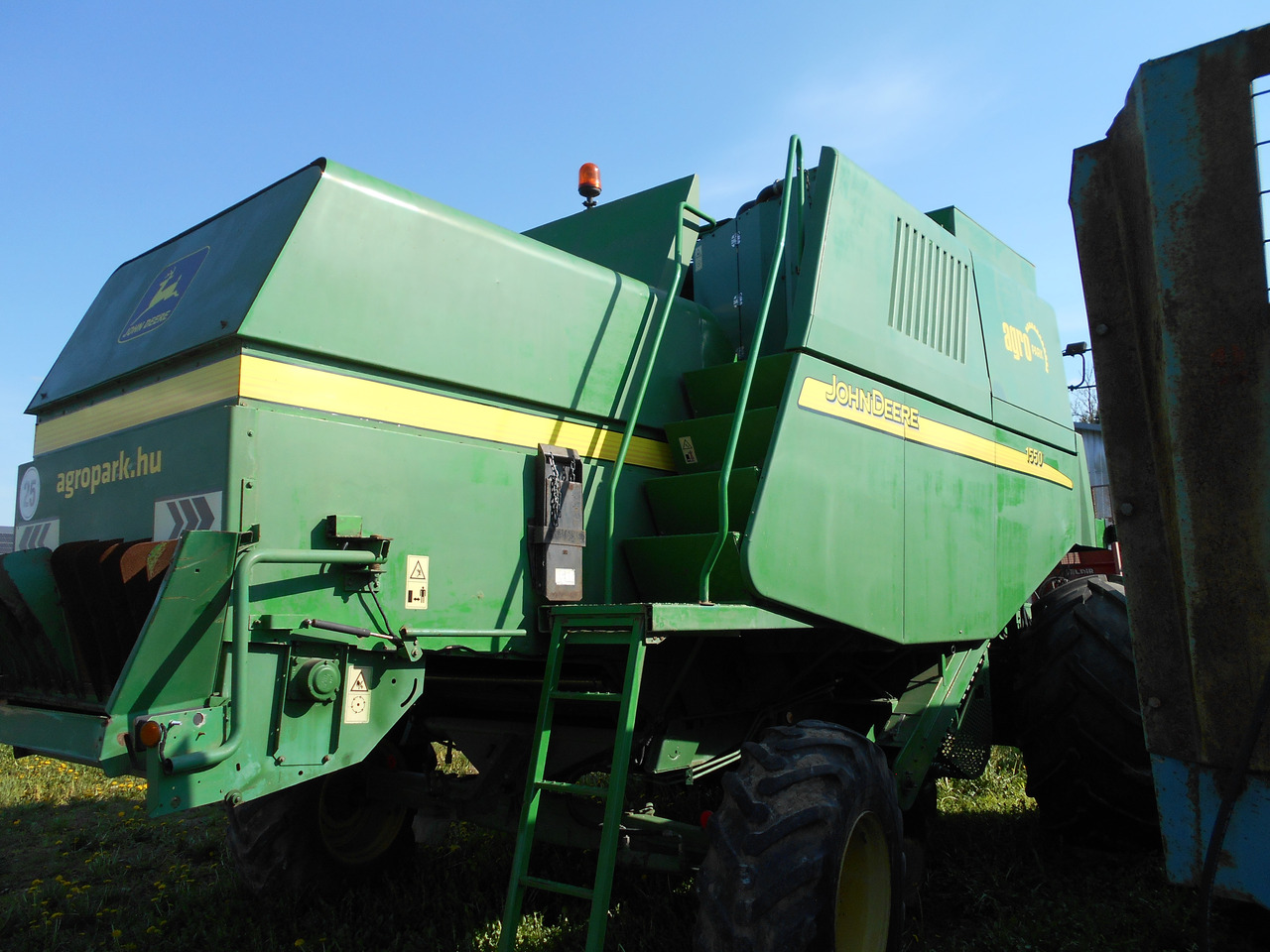 John Deere 1550 - Labības kombains: foto 4 John Deere 1550 - Labības kombains: foto 4