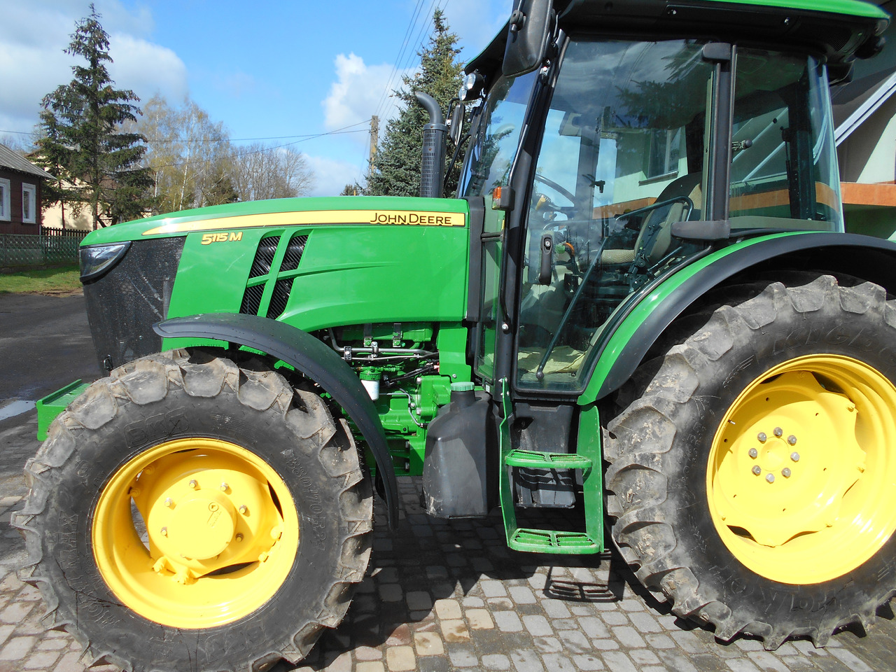John Deere 5115M - Traktors: foto 1 John Deere 5115M - Traktors: foto 1