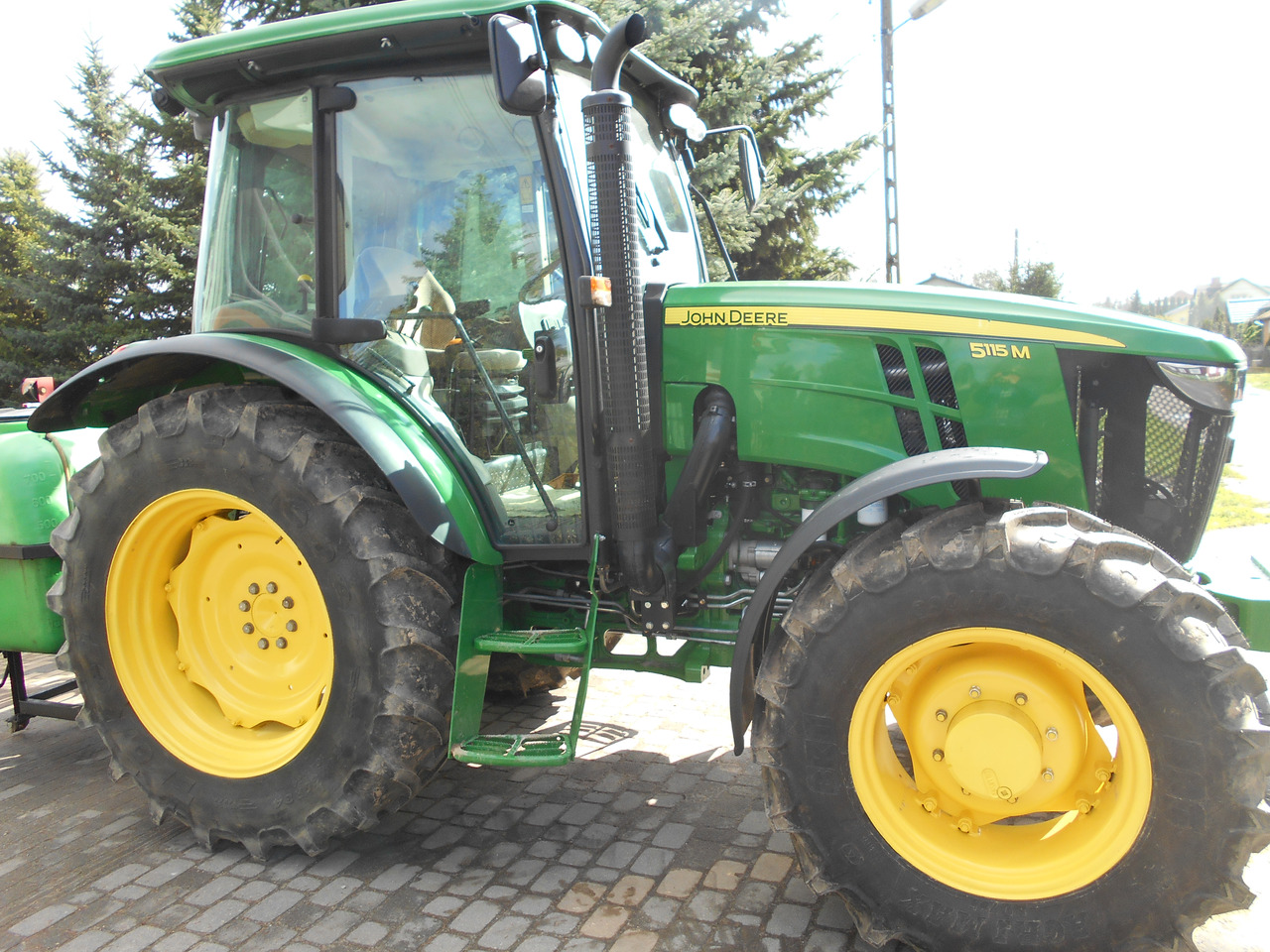 John Deere 5115M - Traktors: foto 2 John Deere 5115M - Traktors: foto 2