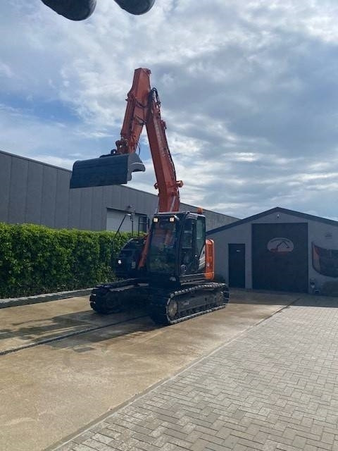 Hitachi ZX 135 US-6 - Kāpurķēžu ekskavators: foto 3 Hitachi ZX 135 US-6 - Kāpurķēžu ekskavators: foto 3