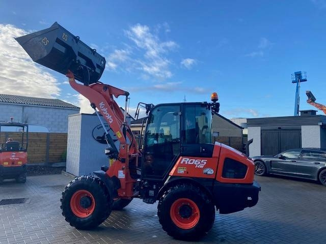 Kubota R 065 - Riteņu iekrāvējs: foto 1 Kubota R 065 - Riteņu iekrāvējs: foto 1