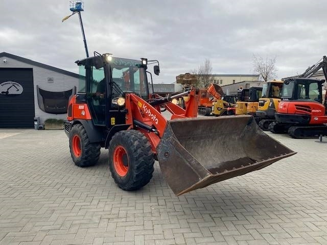 Kubota R 090 - Riteņu iekrāvējs: foto 5 Kubota R 090 - Riteņu iekrāvējs: foto 5
