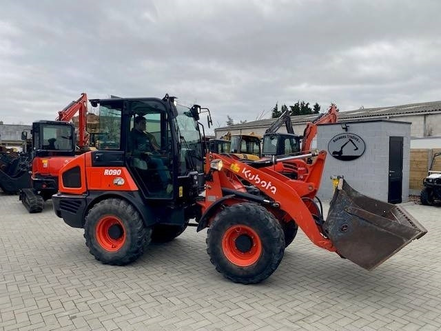 Kubota R 090 - Riteņu iekrāvējs: foto 4 Kubota R 090 - Riteņu iekrāvējs: foto 4