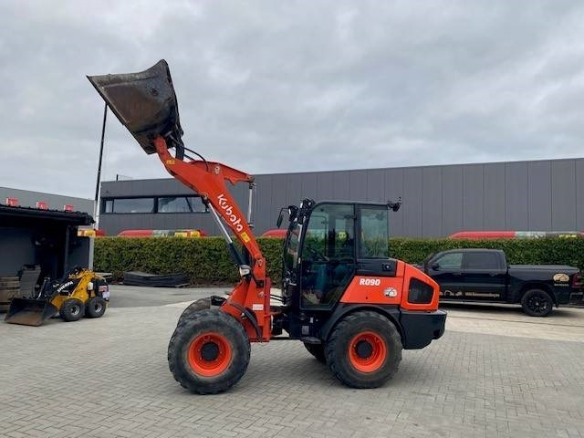 Kubota R 090 - Riteņu iekrāvējs: foto 1 Kubota R 090 - Riteņu iekrāvējs: foto 1