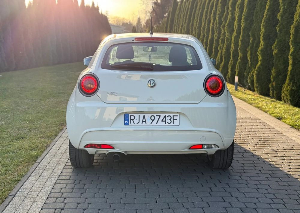 Vieglā automašīna Alfa Romeo Mito: foto 6