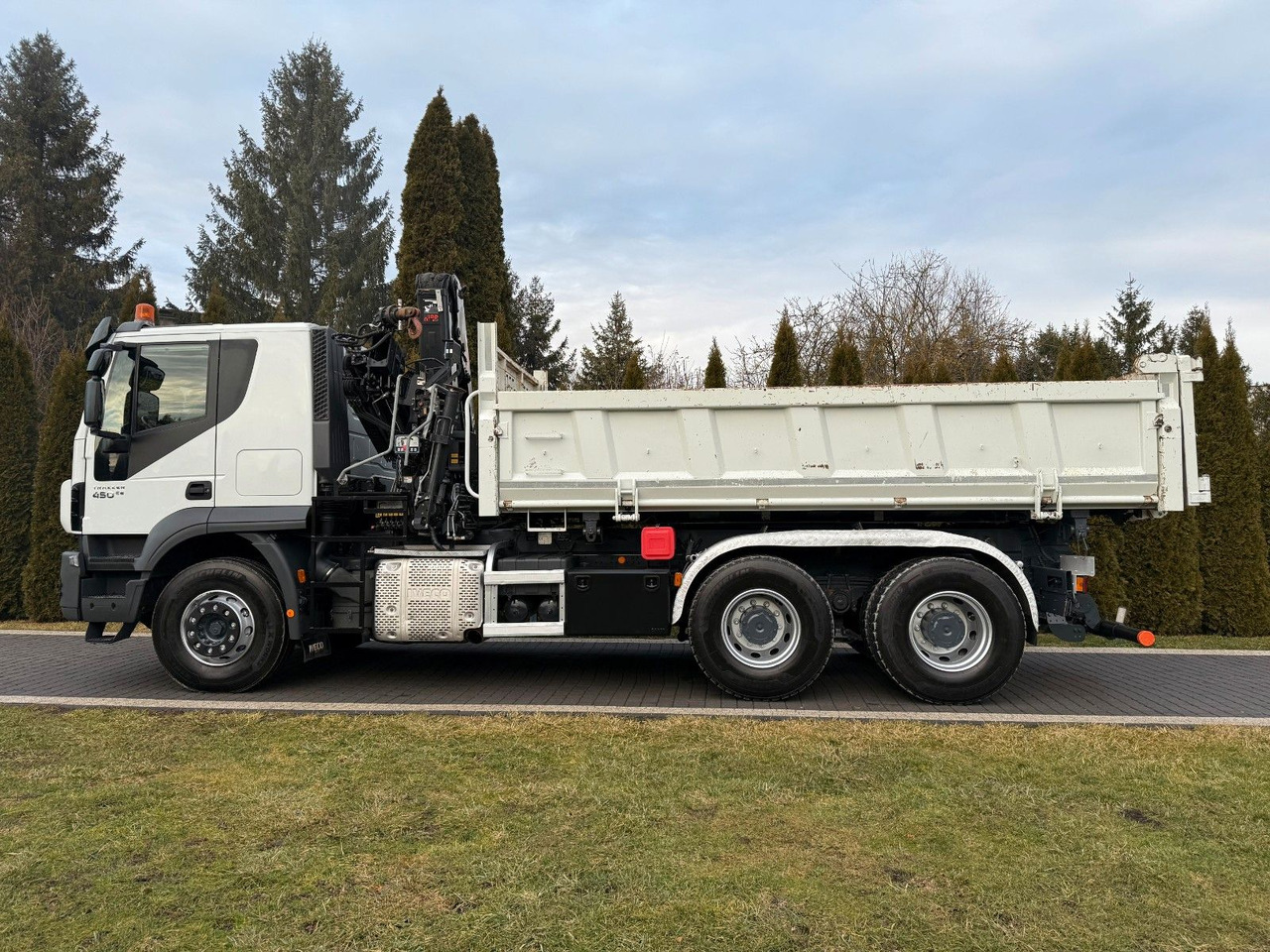 Iveco TRAKKER 450 6X4 DOUBLE HYDRO-BOARD HIAB - Kravas automašīna pašizgāzējs: foto 4 Iveco TRAKKER 450 6X4 DOUBLE HYDRO-BOARD HIAB - Kravas automašīna pašizgāzējs: foto 4