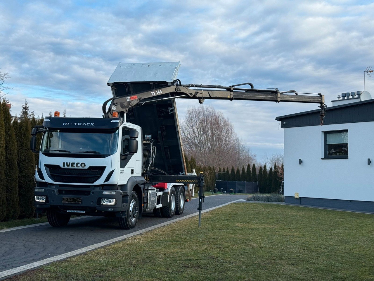 Iveco TRAKKER 450 6X4 DOUBLE HYDRO-BOARD HIAB - Kravas automašīna pašizgāzējs: foto 1 Iveco TRAKKER 450 6X4 DOUBLE HYDRO-BOARD HIAB - Kravas automašīna pašizgāzējs: foto 1