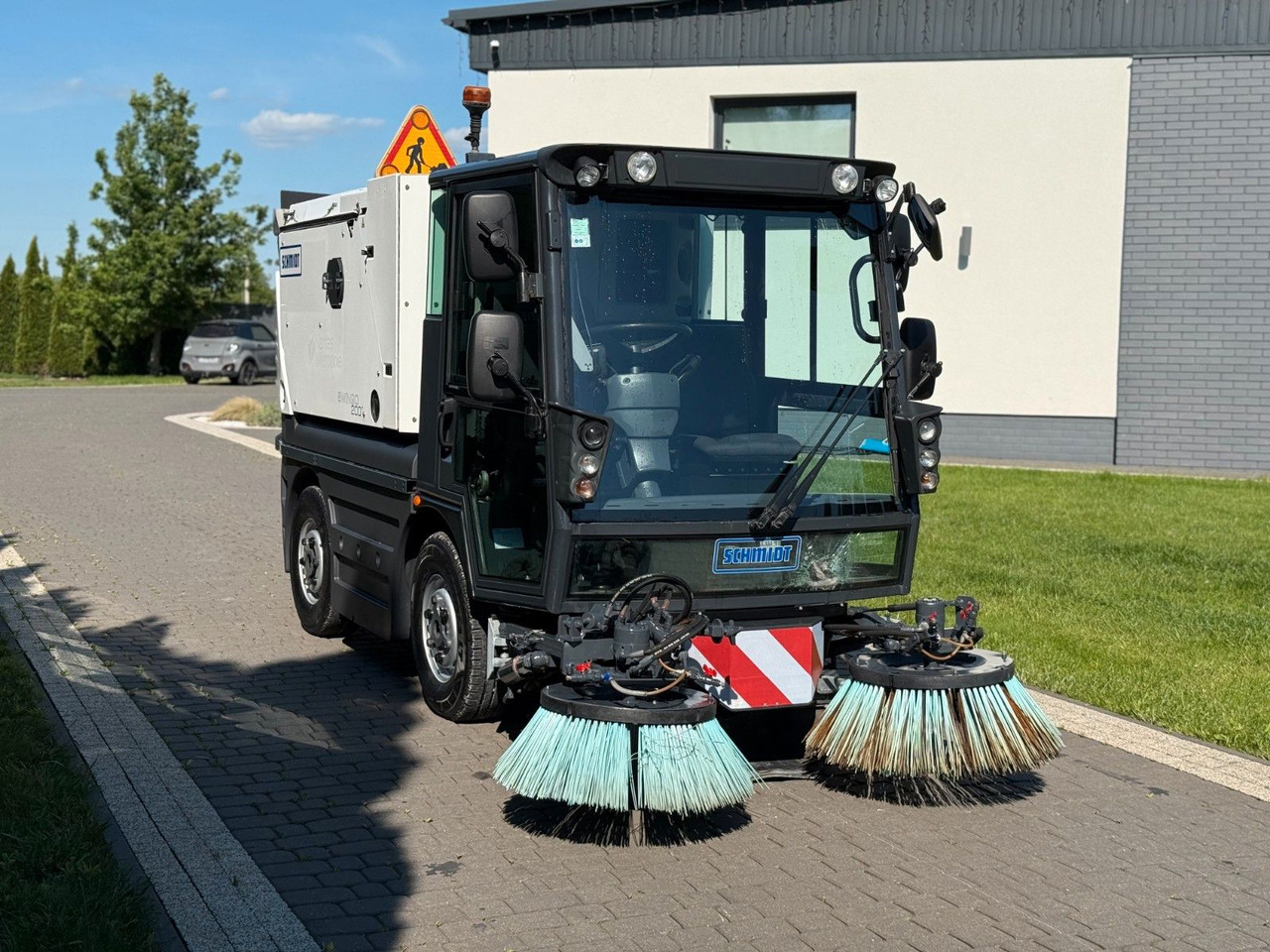 Schmidt SWINGO 200+ - Ielu tīrīšanas mašīna: foto 3 Schmidt SWINGO 200+ - Ielu tīrīšanas mašīna: foto 3