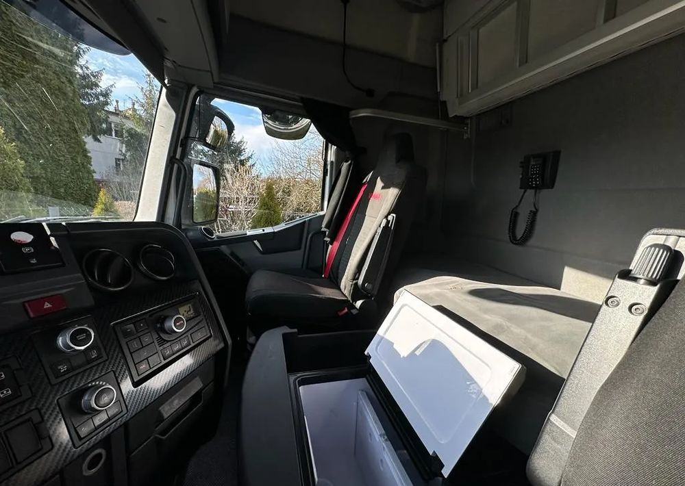 Renault T 520 HIGH - Vilcējs: foto 4 Renault T 520 HIGH - Vilcējs: foto 4