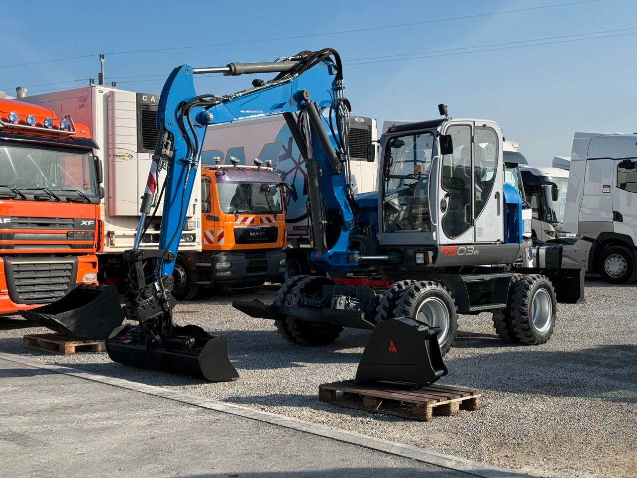 Wacker 9503-02 THREE-SIDE ARM - Riteņu ekskavators: foto 1 Wacker 9503-02 THREE-SIDE ARM - Riteņu ekskavators: foto 1