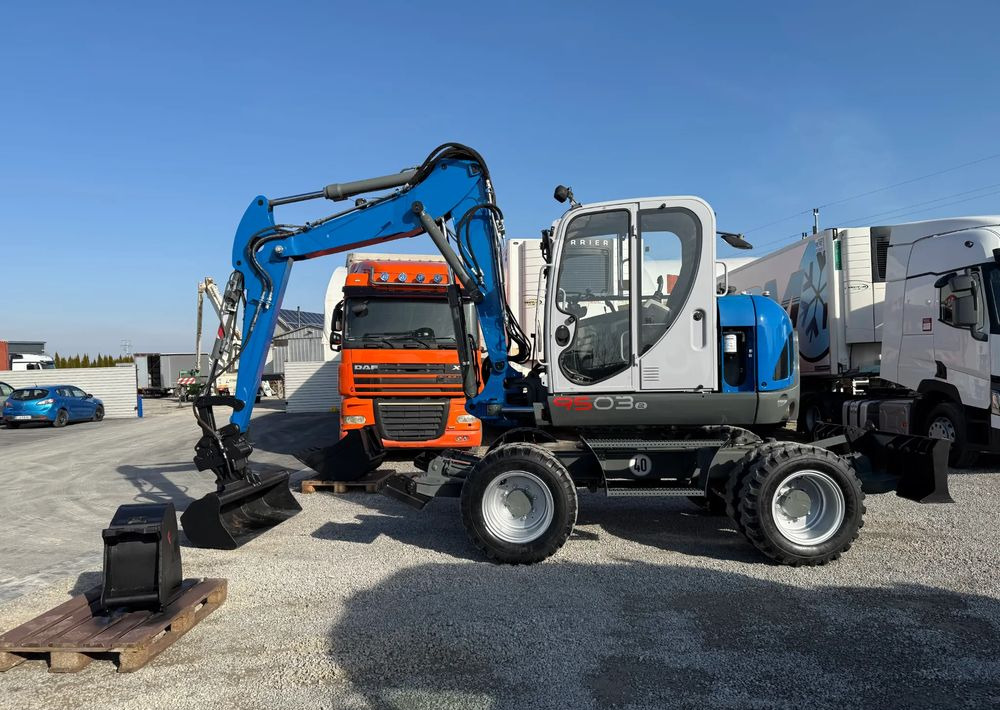 Wacker Neuson 9503-2 TRZY ŁYŻKI - Riteņu ekskavators: foto 4 Wacker Neuson 9503-2 TRZY ŁYŻKI - Riteņu ekskavators: foto 4