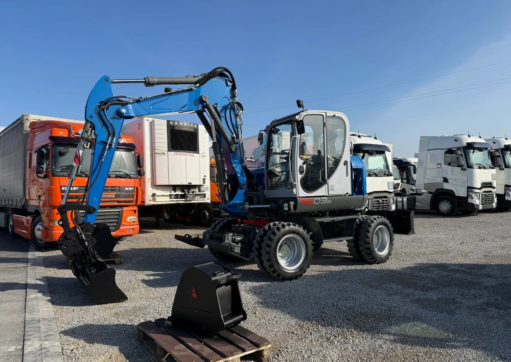 Wacker Neuson 9503-2 TRZY ŁYŻKI - Riteņu ekskavators: foto 3 Wacker Neuson 9503-2 TRZY ŁYŻKI - Riteņu ekskavators: foto 3